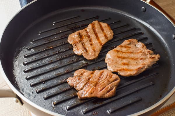 フライパンで牛タンをおいしく焼く方法