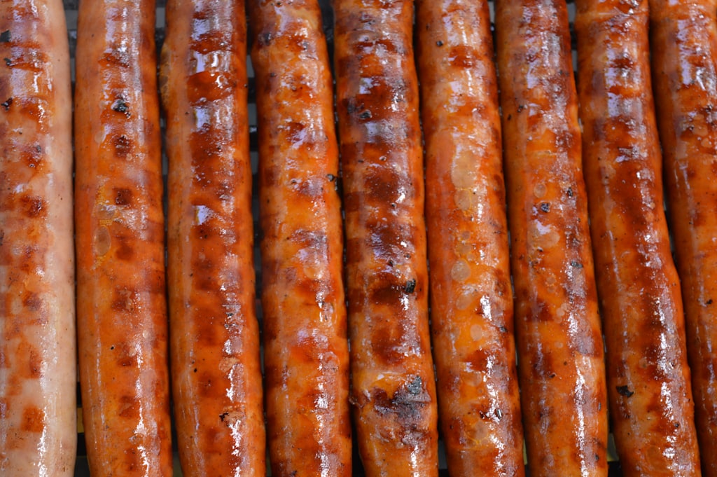こんがり焼けたソーセージ