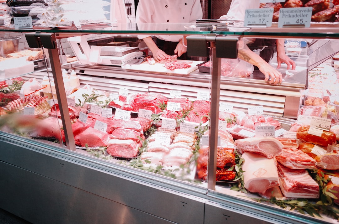 精肉売場のディスプレイ
